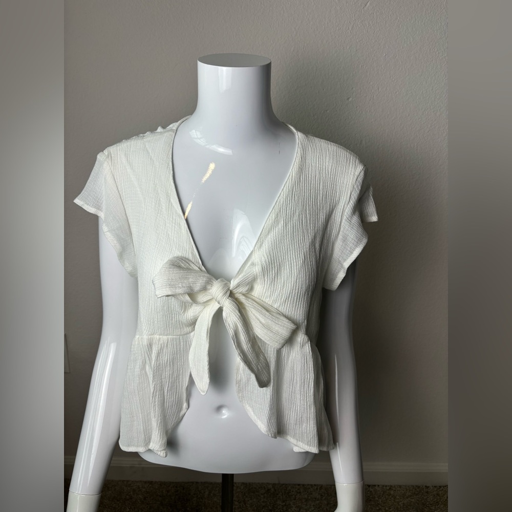 Tie blouse.Top in Ivory color Size XS/ new without tag - Picture 1 of 10